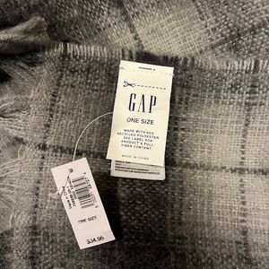 New Gap plaid scarf